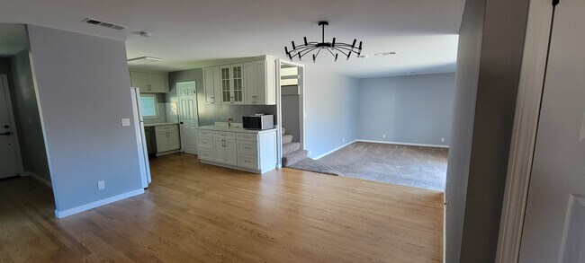 Building Photo - 1023 Quicksilver Dr
