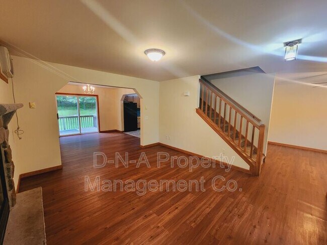 Building Photo - 5 Lenape Dr