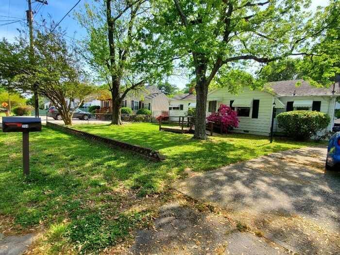 Primary Photo - 204 S Texas Ave