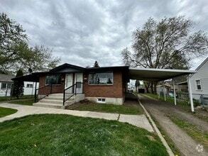 Building Photo - 1226 E North Ave