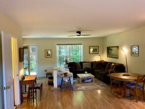 Building Photo - 15 Edgefield Ln