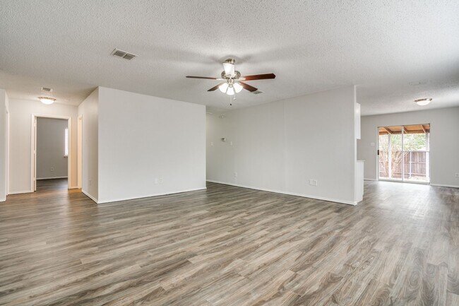 Building Photo - Charming 3-Bedroom Single-Story Home in Wi...