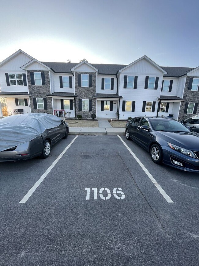 Foto del edificio - 2 bd 2.5 ba townhome