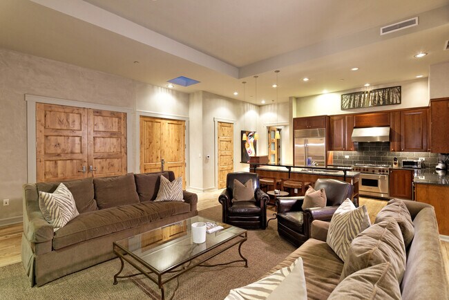 Building Photo - 501 Rio Grande Pl