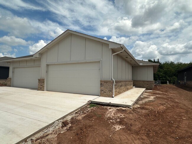 Foto del edificio - D - Oak Hollow Duplex