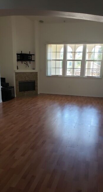 Building Photo - 5935 Playa Vista Dr