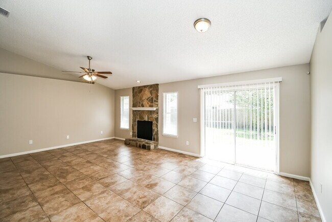 Foto del edificio - 8133 Fieldside Dr W