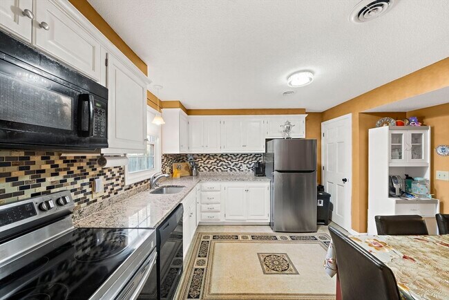 Foto del edificio - 95 Pilgrim Cir