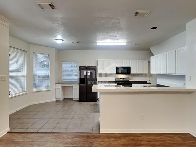 Building Photo - 21027 Deauville Dr