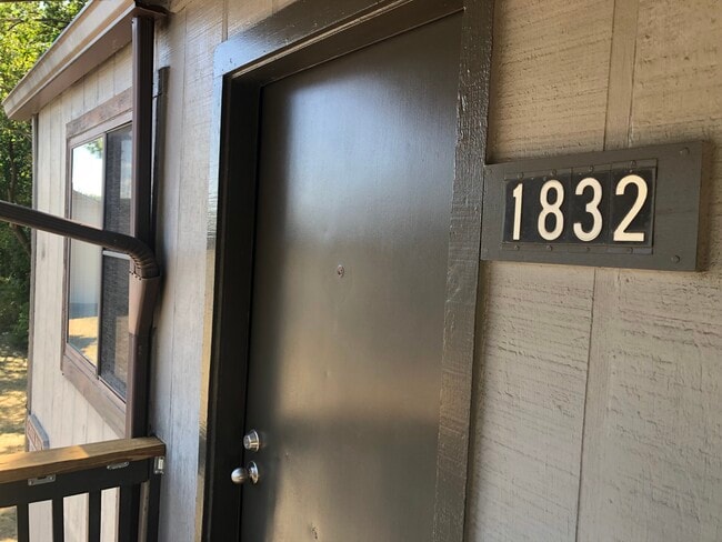 Foto del edificio - 1832 Brewster Creek Rd