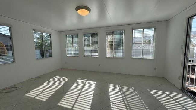 Foto del edificio - 2430 Bancroft Ave