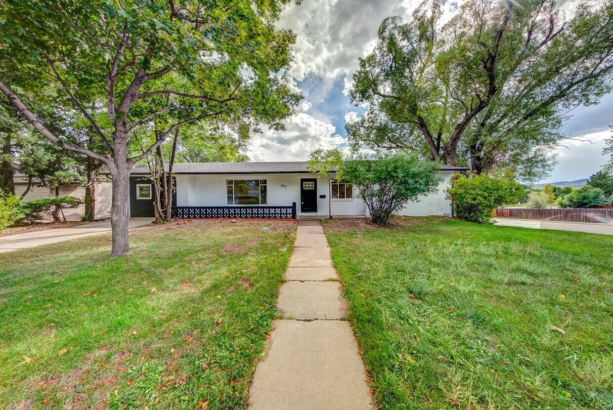 Primary Photo - Beautifully Updated 8 Bed 3 Bath Home!
