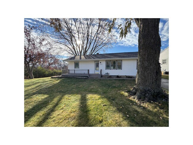 Foto del edificio - 3921 Sycamore Ave