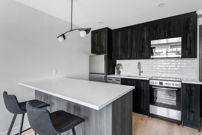 Photo du bâtiment - 658 Somerset St W