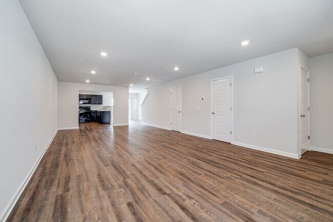 Foto del edificio - Open-Concept 3BED 2.5 BATH Townhome with Lawn Care Included!