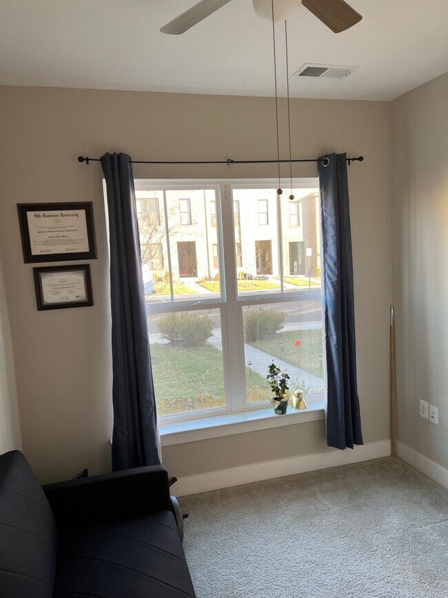 Building Photo - 23001 Sullivans Cove Sq