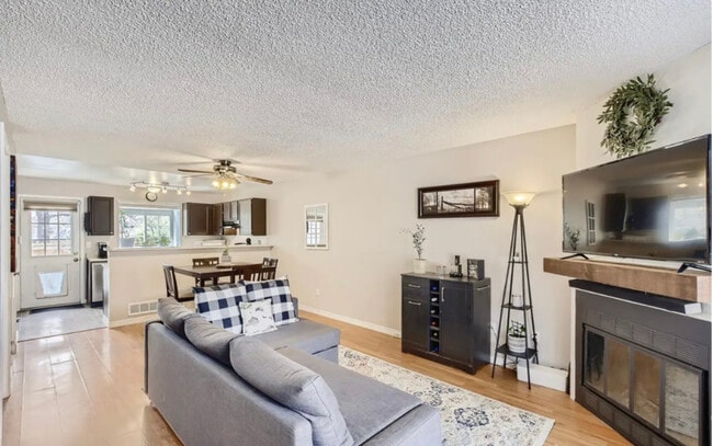 Building Photo - 1263 S Flower Cir