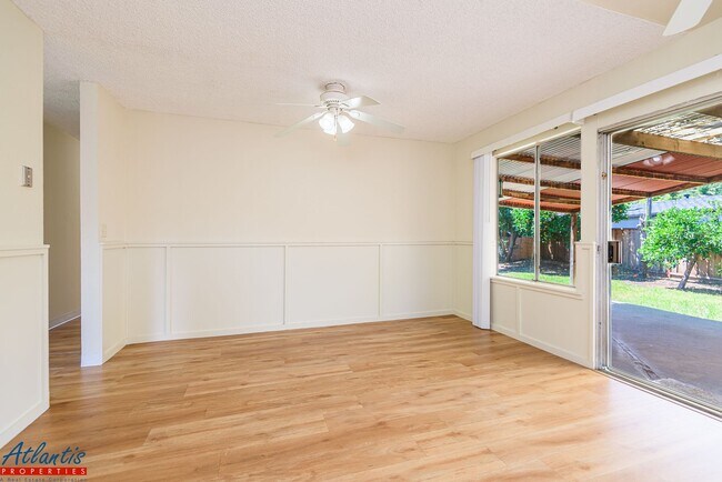 Foto del edificio - Lovely Cul-De-Sac Home | New Flooring & Paint