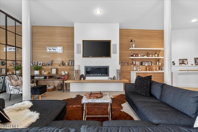 Building Photo - 5 Swanner Ln