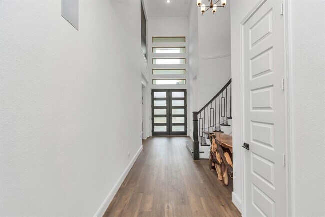 Building Photo - 9922 Regal Bend Dr