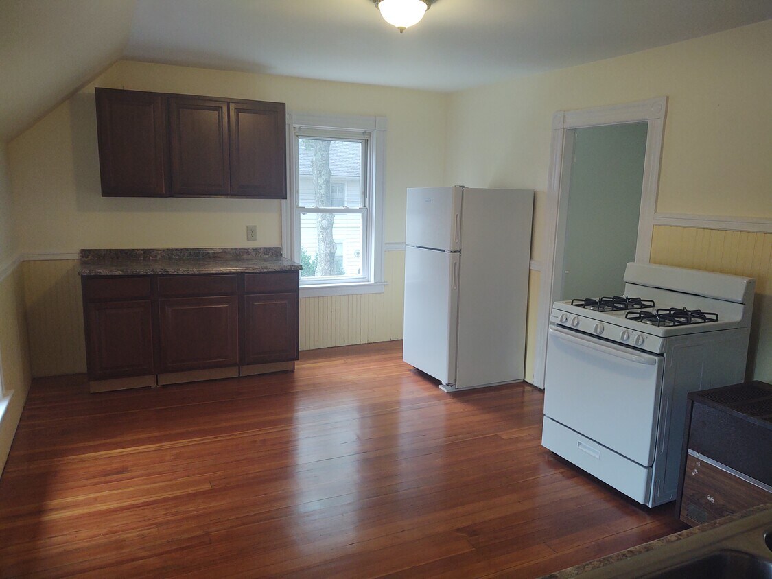 25 Earl St Unit second floor, Lincoln, RI 02865 25 Earl St Lincoln