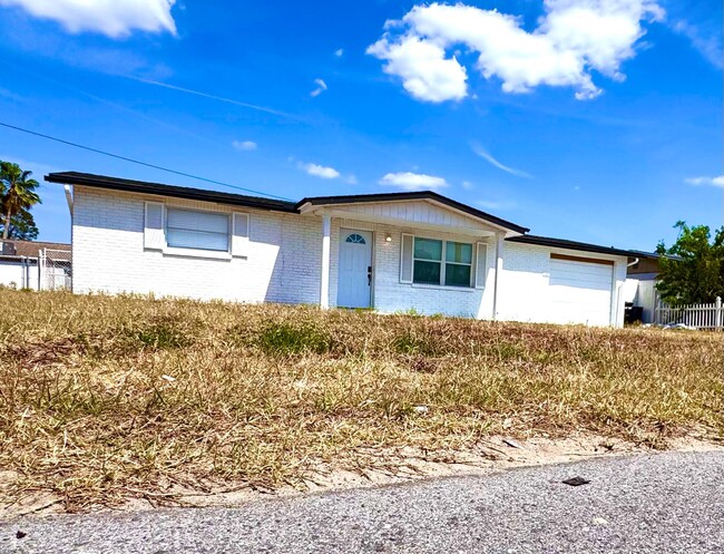 Foto del edificio - 12808 College Hill Dr