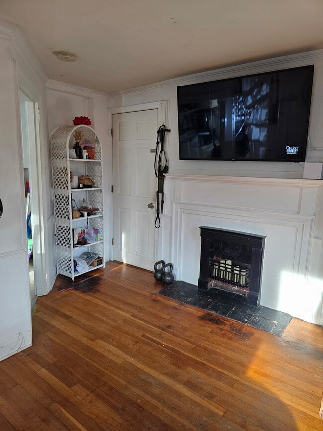 Building Photo - 37 Court St