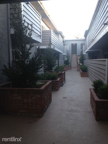Building Photo - 10740 Blix St