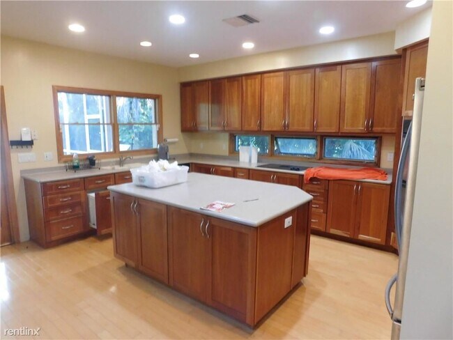 Foto del edificio - 4 br, 3.5 bath House - 4846 NW 67th Ave