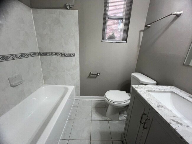 Building Photo - Cozy 2 BR/1 BA Apartment in Deanwood!