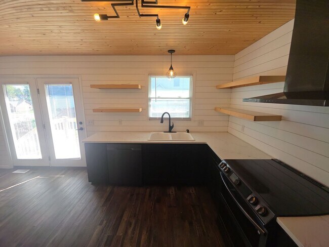 Building Photo - Beautifully Renovated 3-Bedroom Single-Family Home with 2-Car Garage Near HWY 111