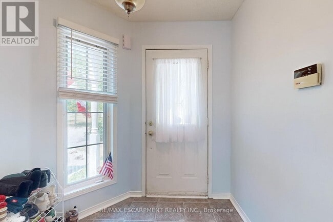 Building Photo - 5134 Des Jardines Dr