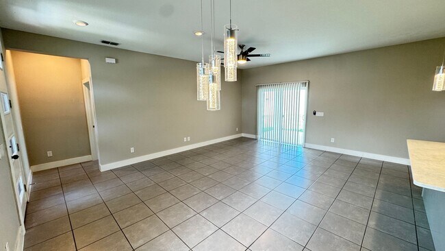 Building Photo - Beautiful 4 Br/2 Ba Home in Poinciana!!
