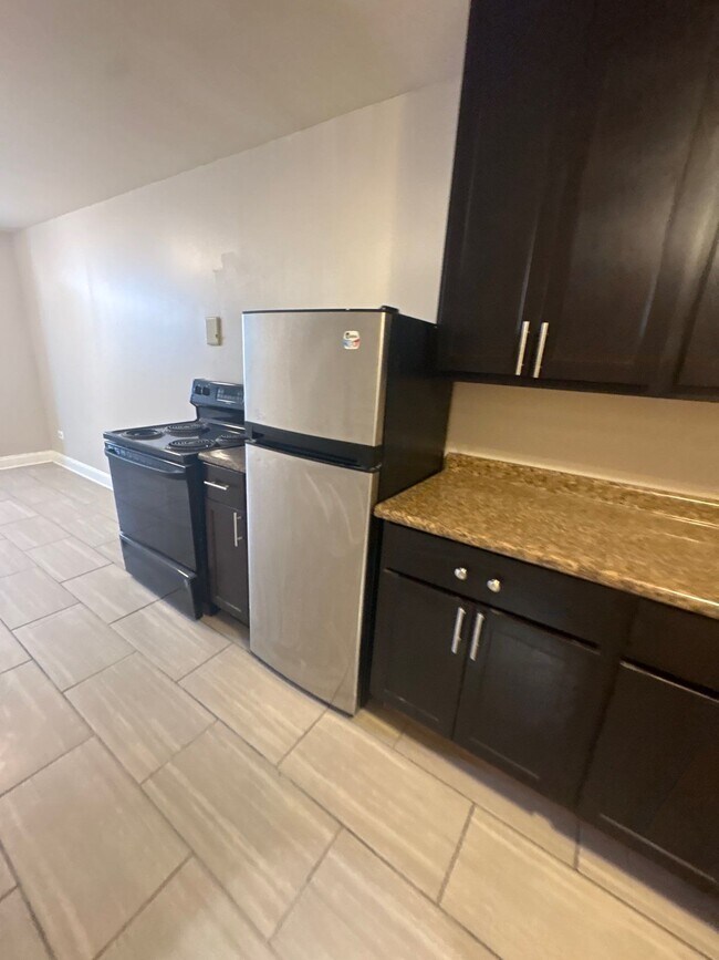 Foto del edificio - 7444 S Langley Ave