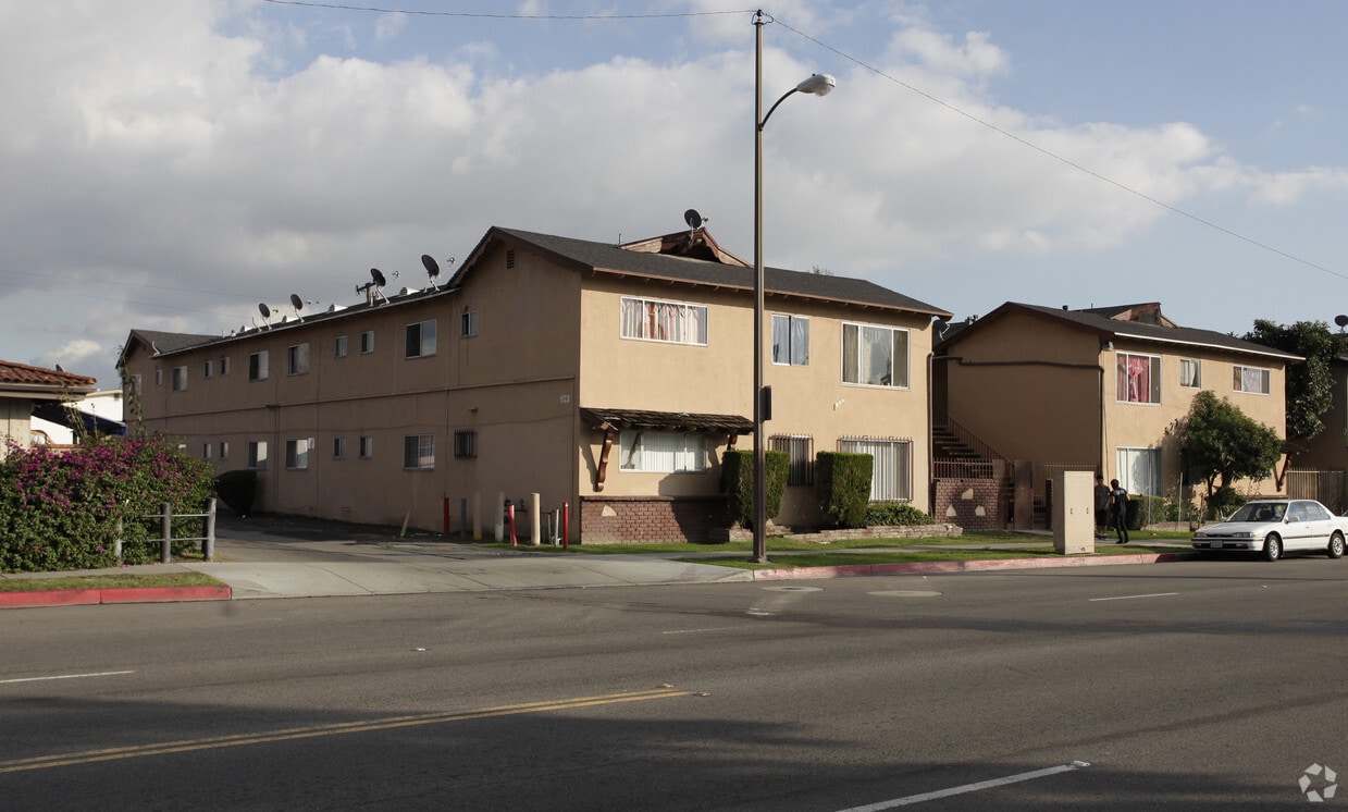 Primary Photo - 923-925 Standard Ave