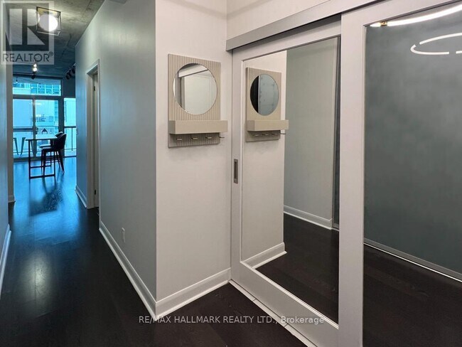 Photo du bâtiment - 478-1478 King St W
