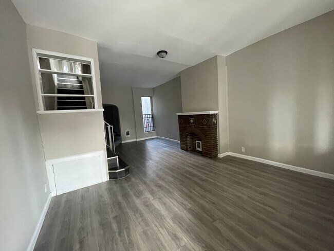 Foto del edificio - 3347 N American St
