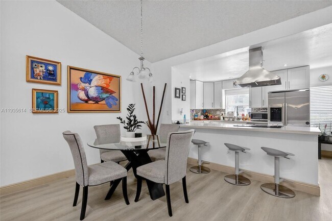 Foto del edificio - 5571 NW 188th St