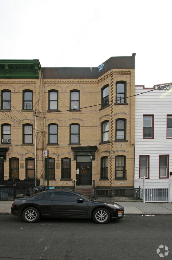 Primary Photo - 920 Hart St