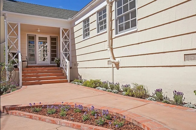 Building Photo - Adorable Loma Portal Bungalow with Fenced ...