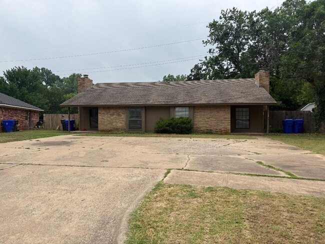 2 Bed 1 Bath West Side Duplex - 2 Bed 1 Bath West Side Duplex House