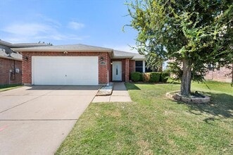 Building Photo - 635 Almandora Dr
