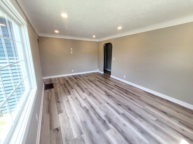 Foto del edificio - 3052 Burlingame Ave SW
