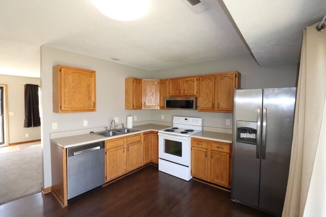 Building Photo - Lovely 3 Bedroom, 1 bath house available now.
