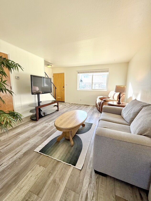 Primary Photo - 1120 S Curry St