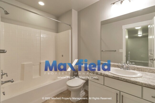 Foto del edificio - 529 Fox Chase Dr