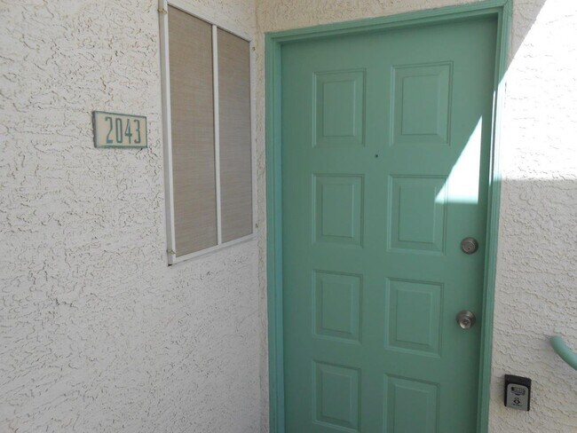 Foto del edificio - 7100 W Pirates Cove Rd