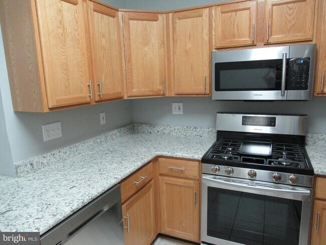 Foto del edificio - Beautiful 3 BR 3.5 BA Townhouse in Germantown