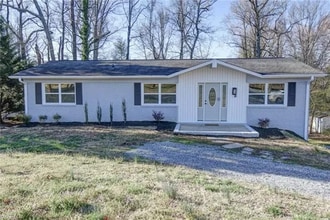 Building Photo - 19 N Forrest Dr