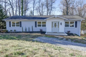 Building Photo - 19 N Forrest Dr